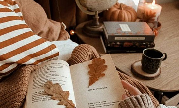 Какие книги купить (или скачать) осенью, чтобы избавиться от плохого настроения?